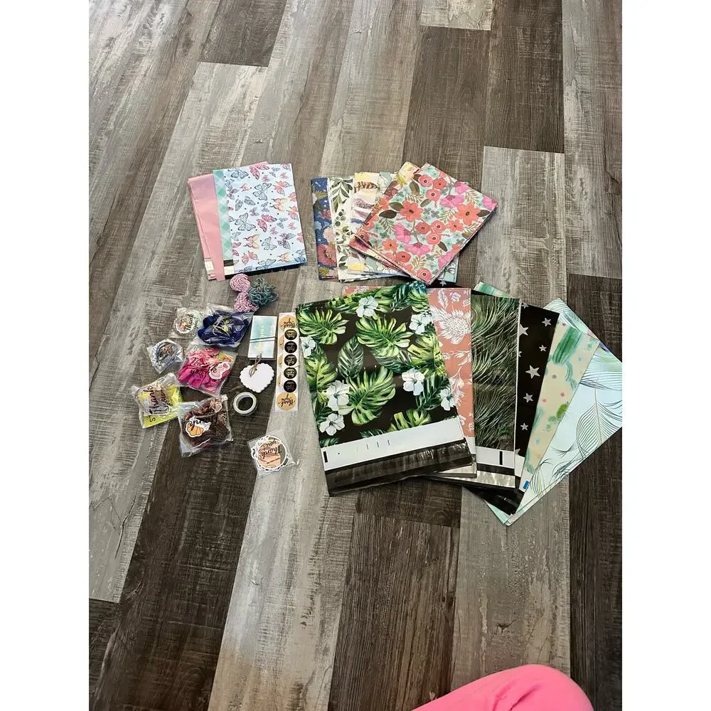 Mystery bag polymailers get 30 poly mailers 5 of 6 different patterns & prints